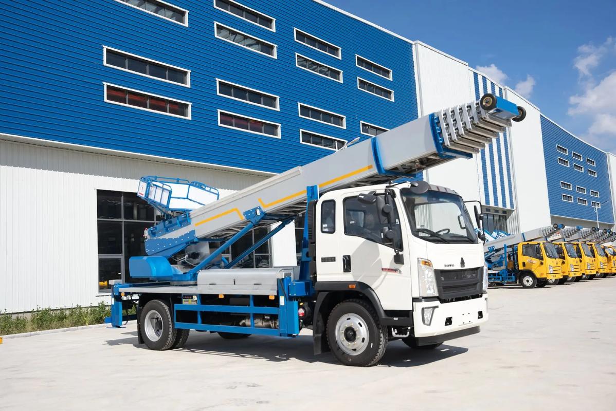 沂水出租云梯车高空作业车 建筑垃圾搬运